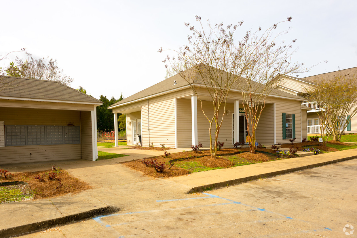 Building Photo - Virginia Downs Apartments