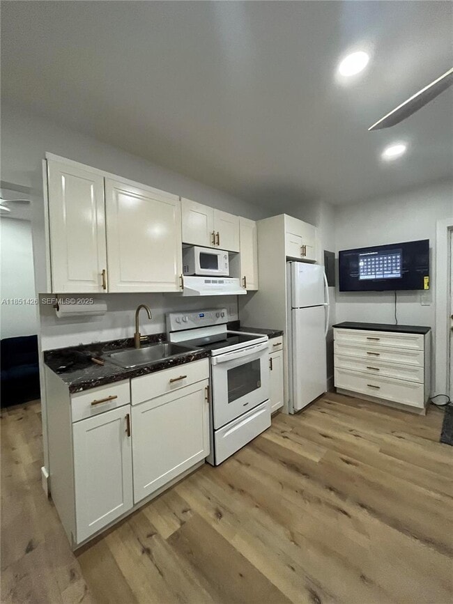 Building Photo - 2410 Thomas St