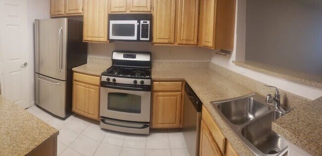 Foto del edificio - TANAMERA CONDOMINIUMS 1 bed 1 bath 1 car g...