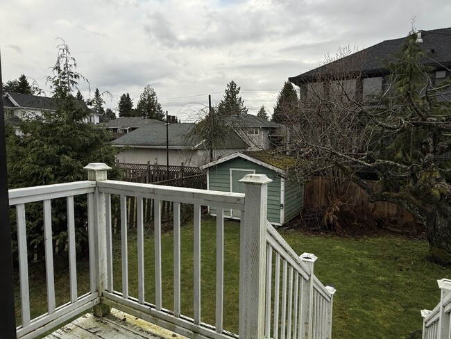 Building Photo - 732 Mars St