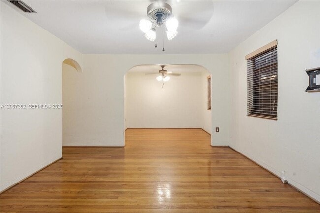 Building Photo - 2550 Trapp Ave