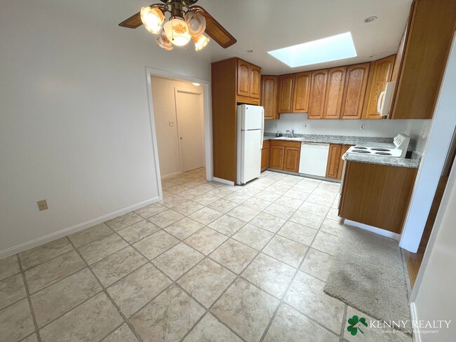 Foto del edificio - Three Bedroom Home with Lots of Common Area in Sunshine Gardens in SSF