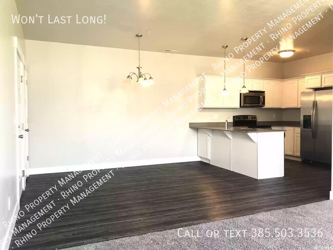 Foto del edificio - REDUCED PRICE!! 3 Bedroom/2 Bathroom Condo...