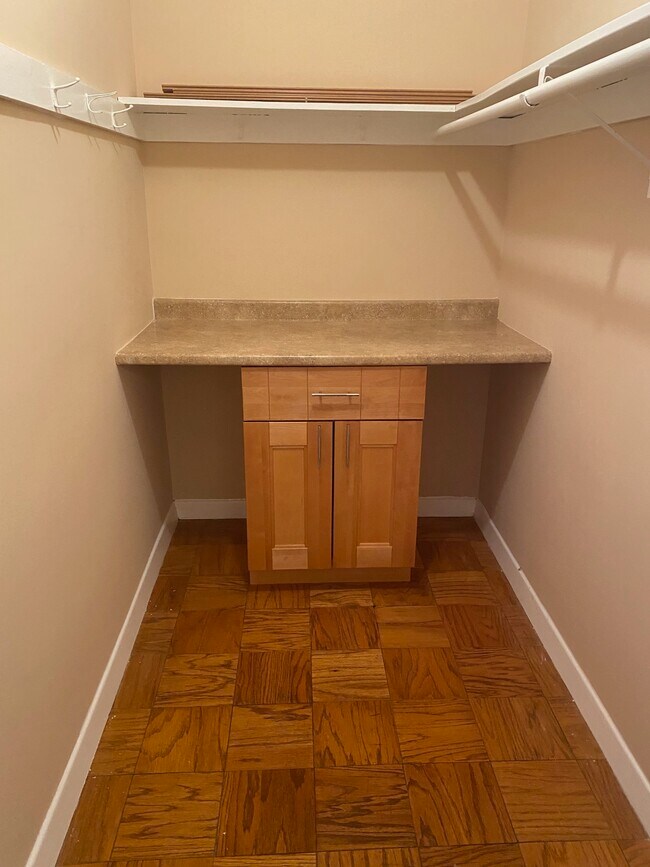 Walk-In Closet - 3000 Spout Run Pky