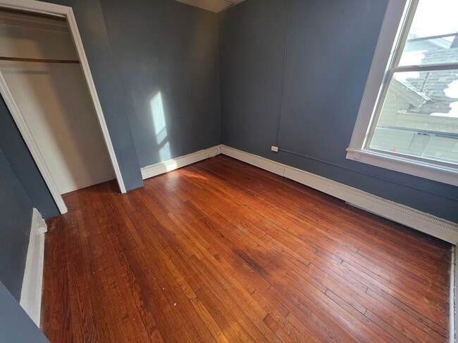 Building Photo - 45 Gifford Ave