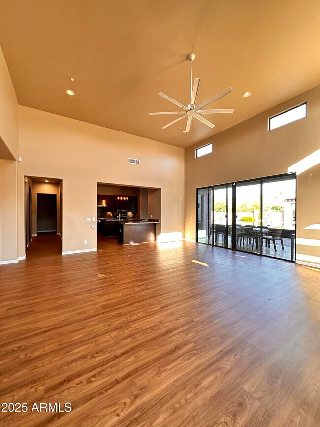 Building Photo - 9671 E Horizon Dr
