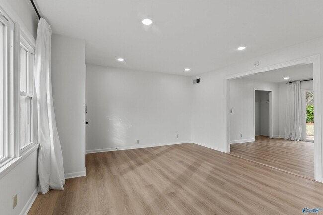 Foto del edificio - 6304 Davies Ave NW