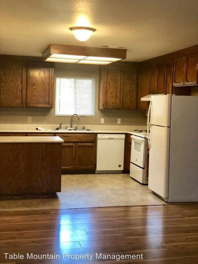 Building Photo - 565 G St