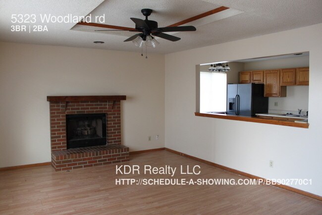 Foto del edificio - 5323 Woodland Dr