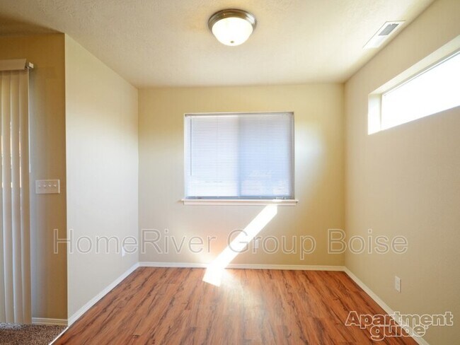 Foto del edificio - 6787 Irving St W