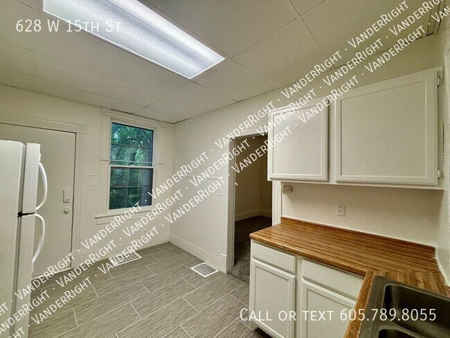 Foto del edificio - 628 W 15th St