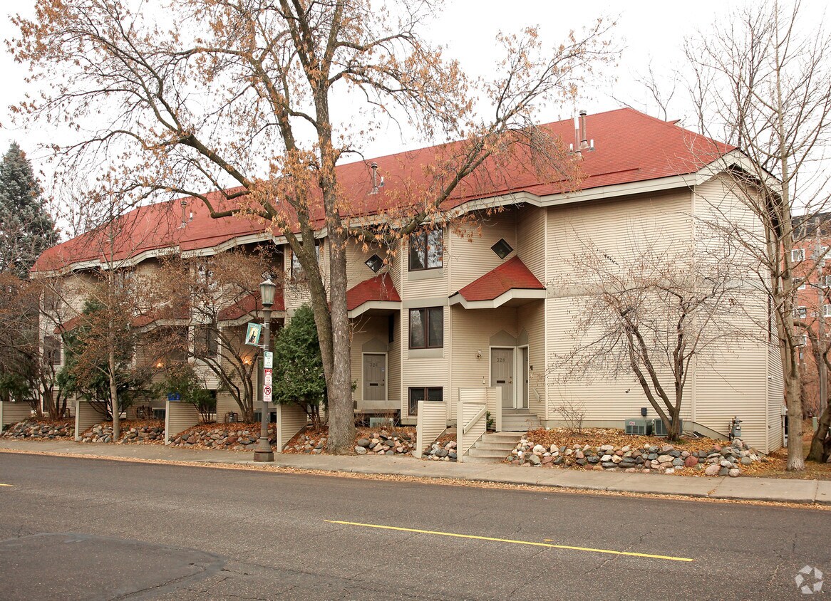 Primary Photo - 163 Farrington St