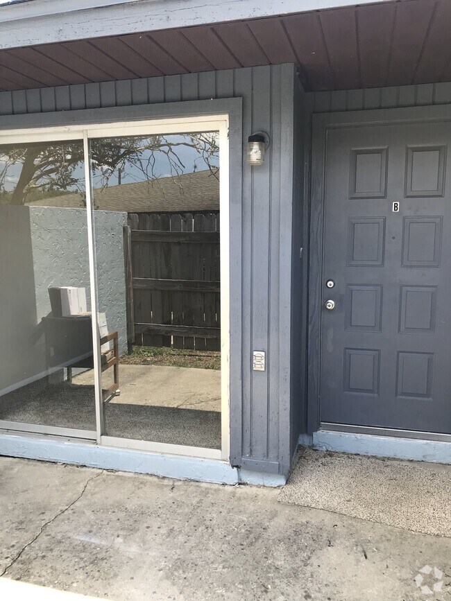 Whispering Sands Apartments for Rent with Hardwood Floors Ocala, FL