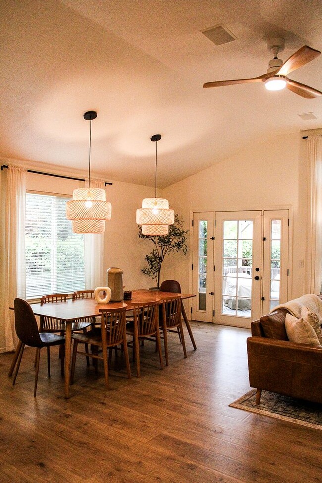 Building Photo - Luxury Ranch-Style Home for Rent in SE For...