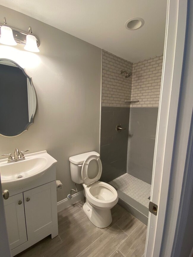 Building Photo - Renovated Three Bedroom VCU Area Home With...