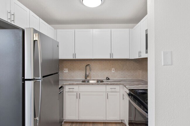 Foto del edificio - Students Welcome! Updated 2 Bedroom 1 Bath near Foothills Mall