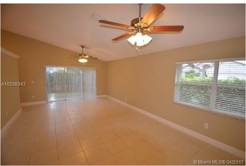 Building Photo - 210 La Costa Ln