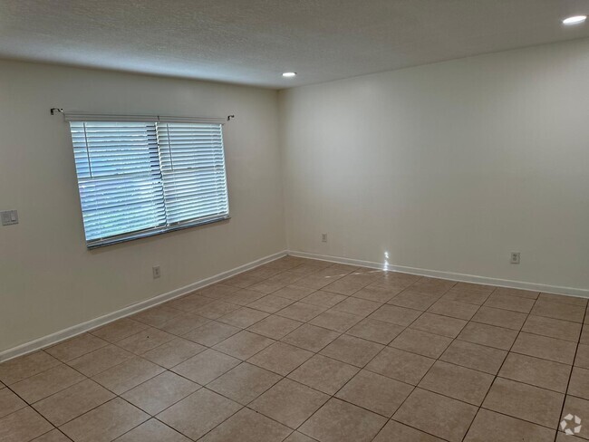 Building Photo - 1253 White Pine Dr