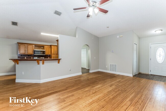 Foto del edificio - 7391 Lawn Tennis Ln