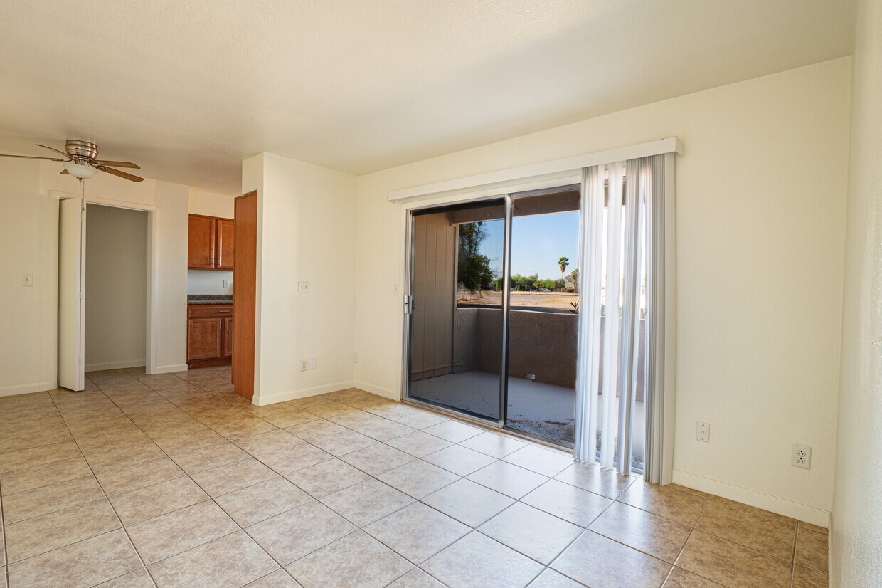 Foto principal - 4302 N 103rd Ave