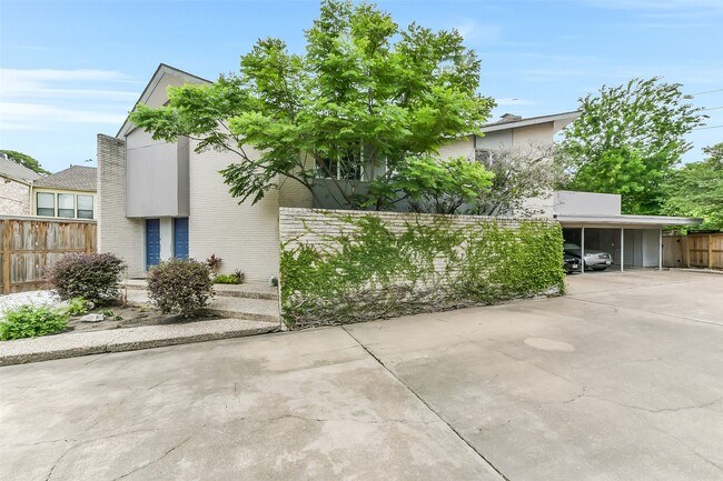 Building Photo - 6305 Deerwood Rd