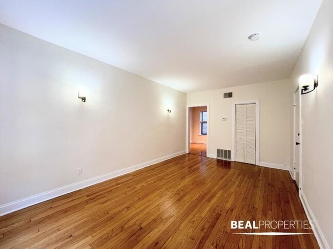Foto del edificio - 1 bedroom in CHICAGO IL 60613