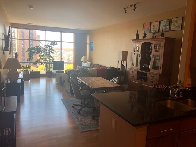 Foto del edificio - 1550 E Royall Pl