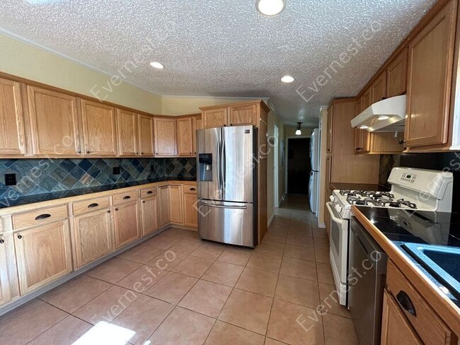 Building Photo - 1385 Antelope Dr