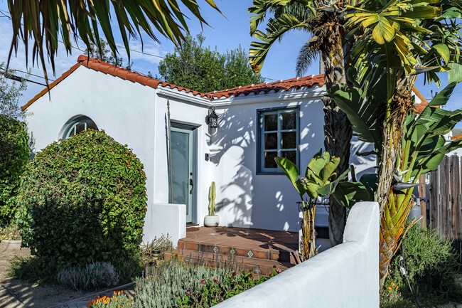 Building Photo - 3-Bed + 2-Bath Home | Midtown Ventura | Unfurnished