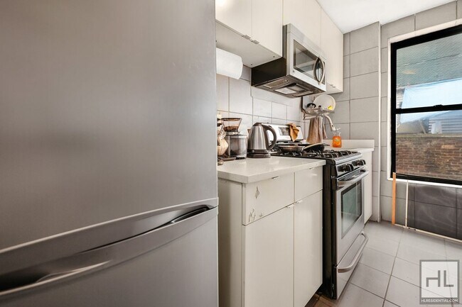 Building Photo - MOTT STREET