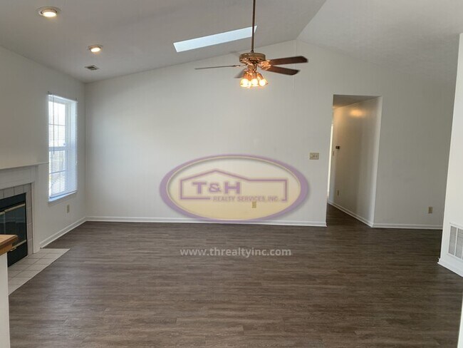 Building Photo - Lovely Pike Township Ranch!