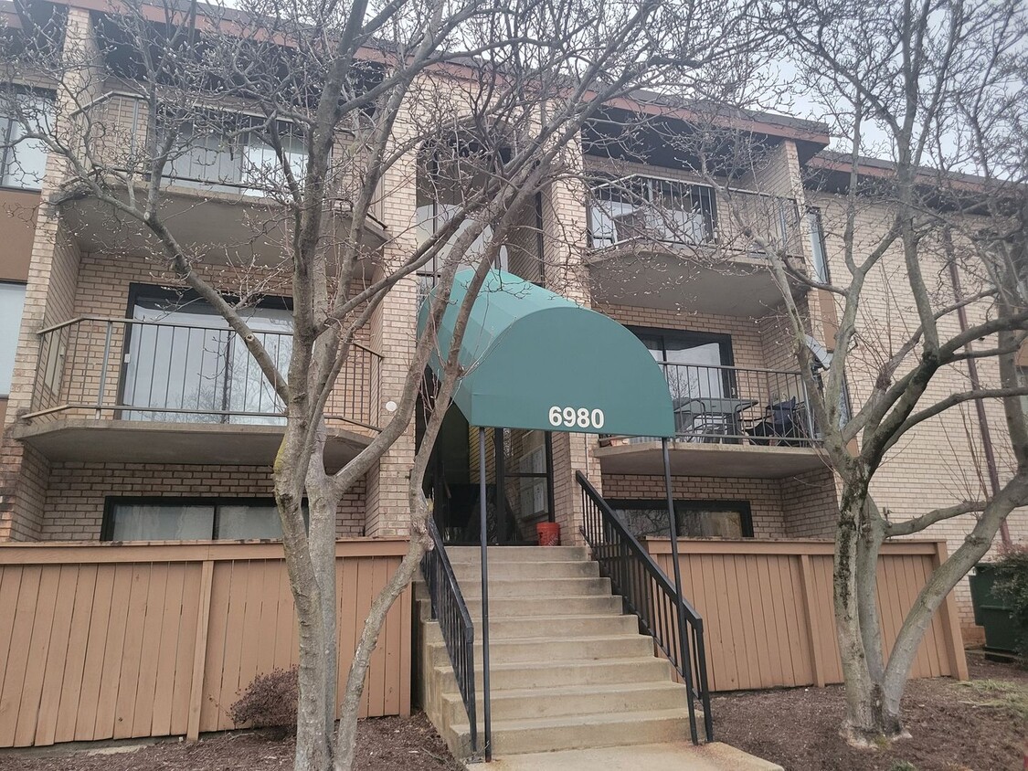 Foto principal - Charming 1 BR/1 BA Condo in Greenbelt!