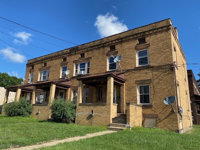 Foto principal - 1678 Mahoning Ave