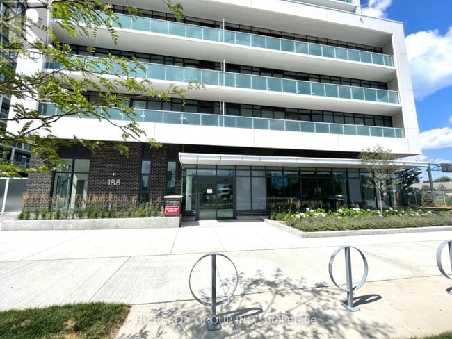 Photo du bâtiment - 188-2188 Fairview Mall Dr