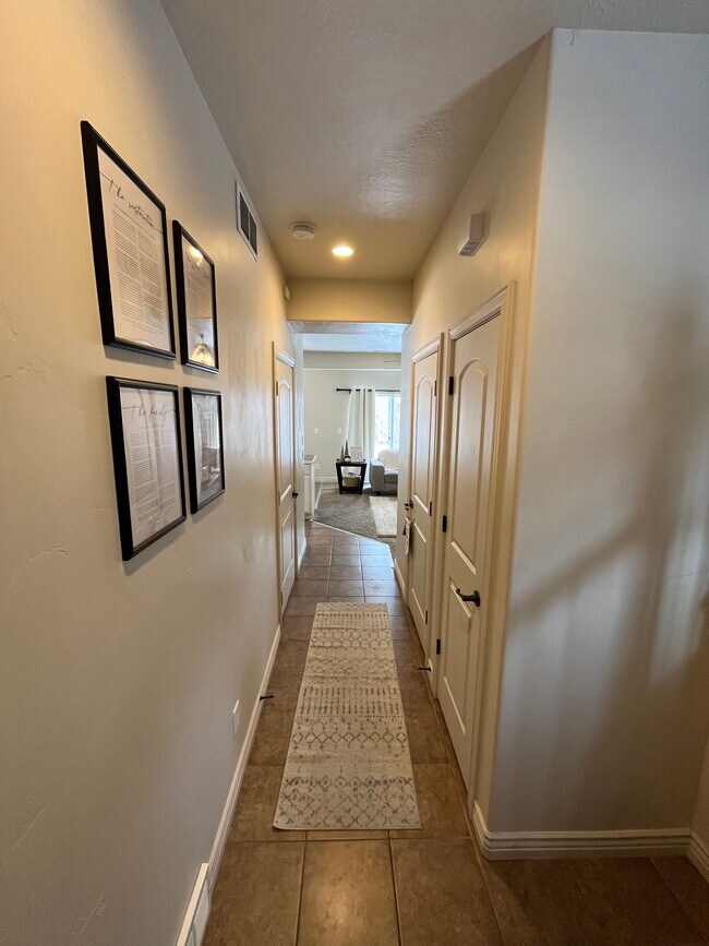 Building Photo - 264 S 910 W