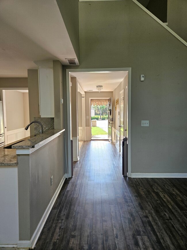 Building Photo - 415 Cadeleigh Ct