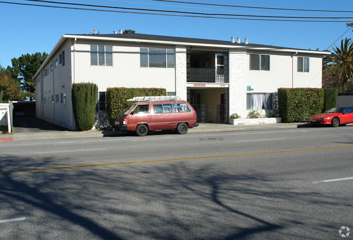 Building Photo - Creekside