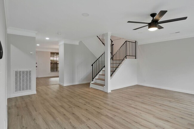 Building Photo - RIVER PLANTATION GEM!