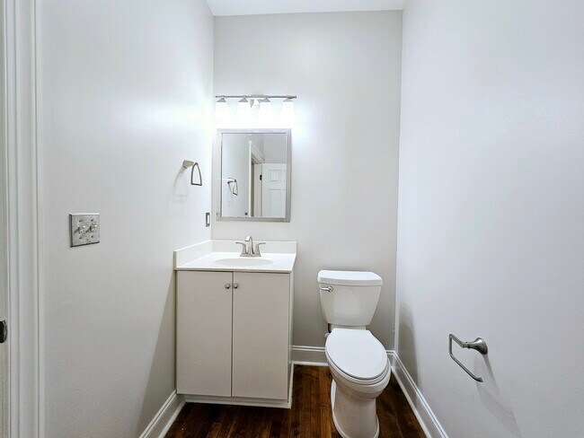 Building Photo - 236 S Elm St