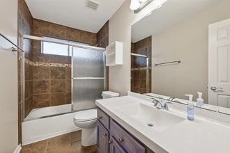 Building Photo - 10827 Oak Bayou Ln