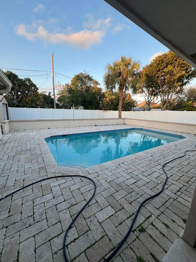 Foto del edificio - 225 NW 15th St