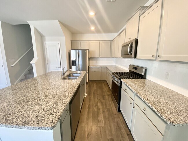 Building Photo - Four Bedroom, Unfurnished Townhouse in Mil...