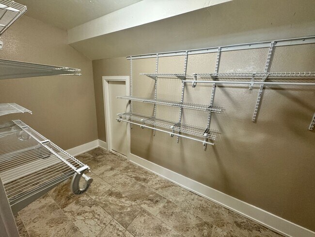 Foto del edificio - Beautiful 3-bed, 3-bath Home