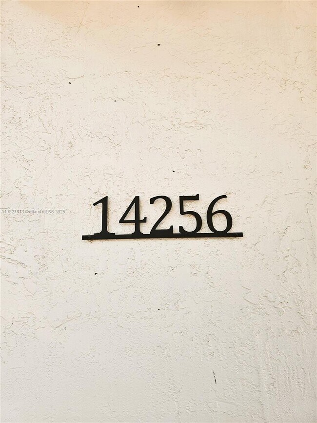 Foto del edificio - 14256 SW 14th St