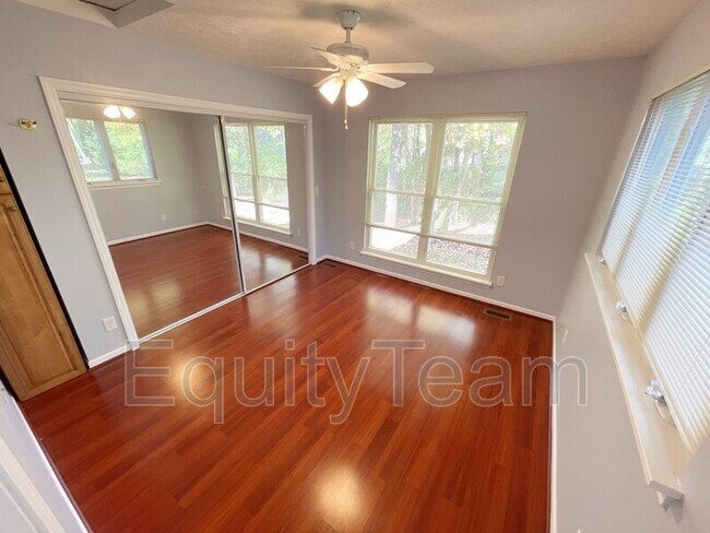 Building Photo - 9286 Carriage Run Cir