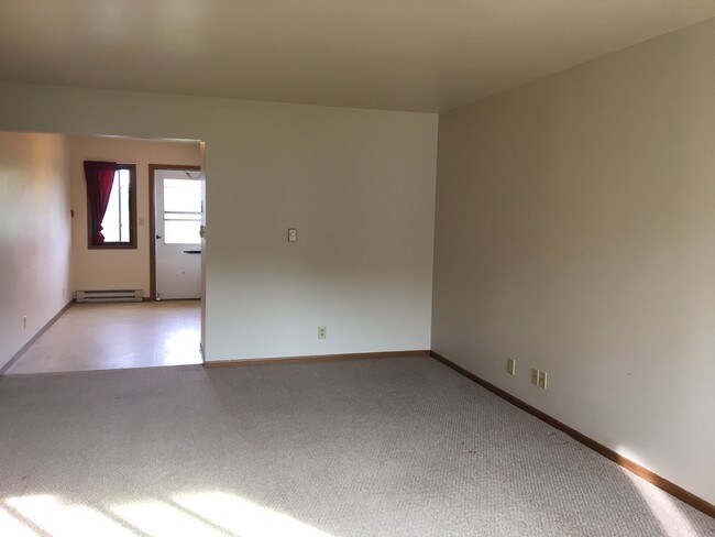 Building Photo - 700 Meadow Ln