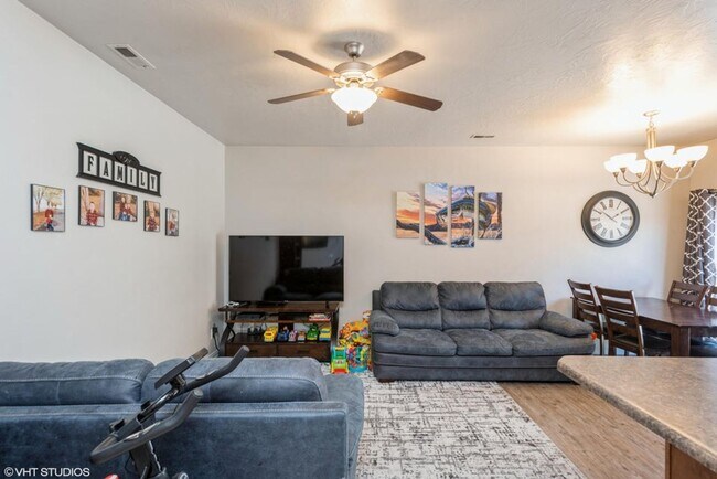 Building Photo - JUST REDUCED PRICE!!  Beautiful Townhome n...