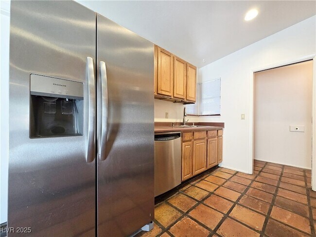 Foto del edificio - 6346 Bullion Blvd