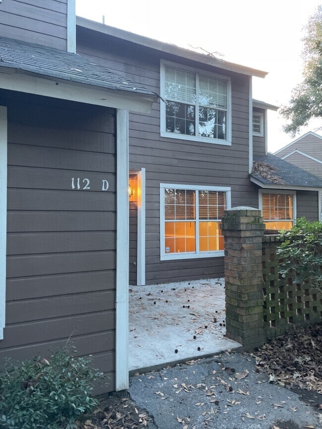 Building Photo - 112 Luden Drive D FOR RENT!
