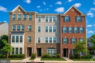 Building Photo - 10060 Dorsey Ln